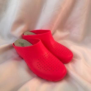 Women’s Calzuro medical clogs
